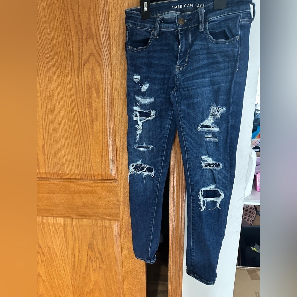 Like new!! American Eagle Outfitters Distressed Indigo Skinny Jeans